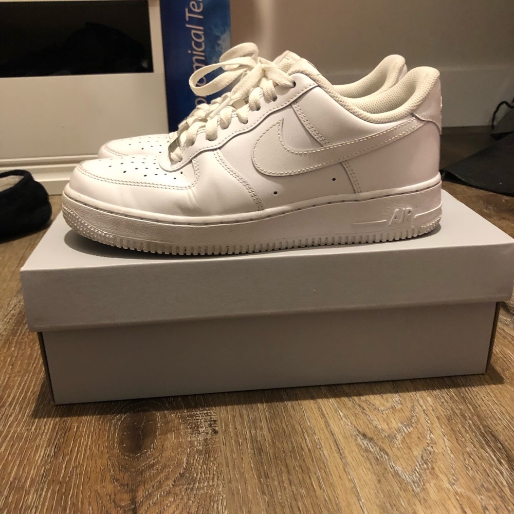 Woman’s Air Force 1’s size 9.